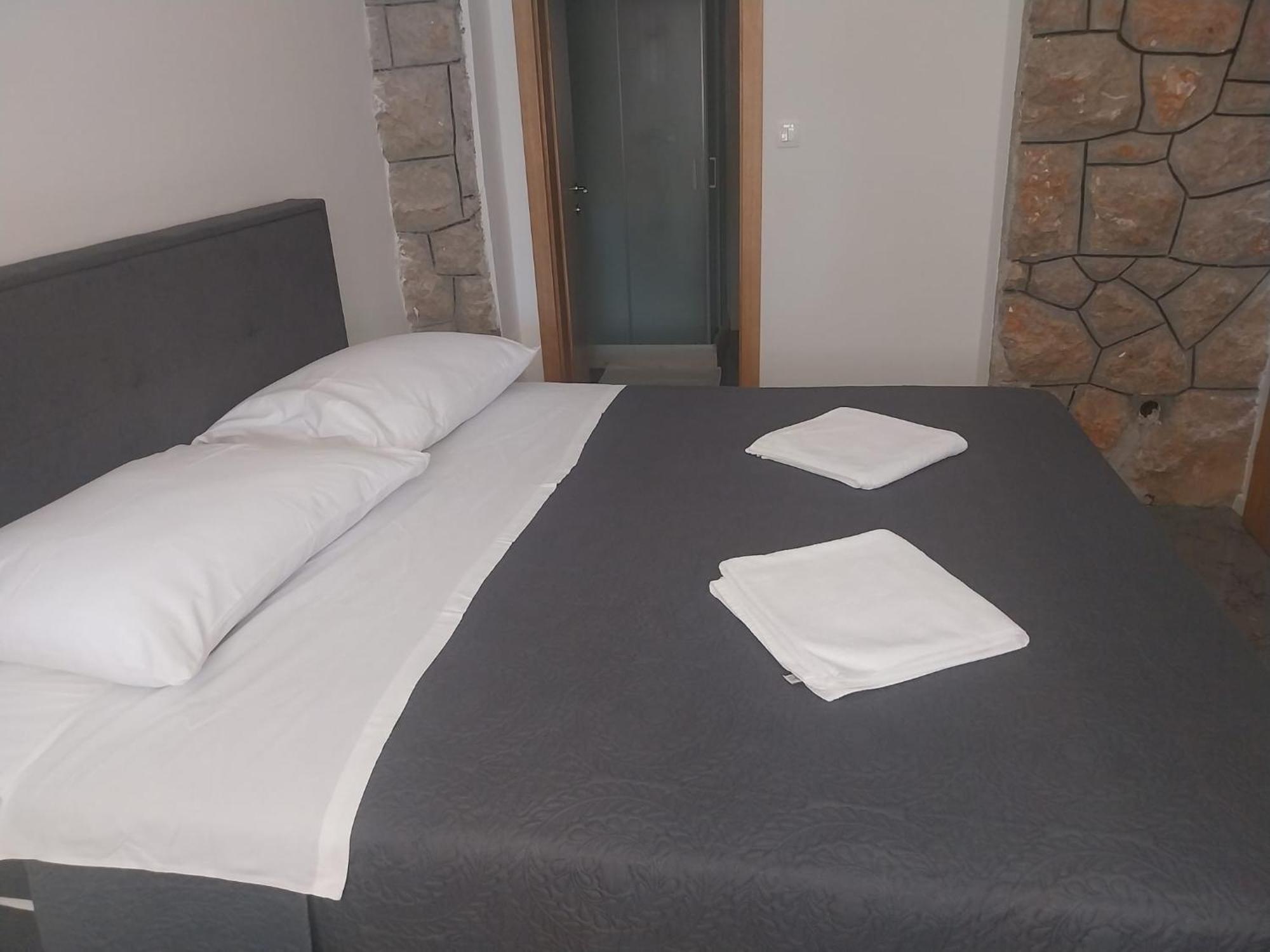 I Sobe Grga * Starigrad Paklenica